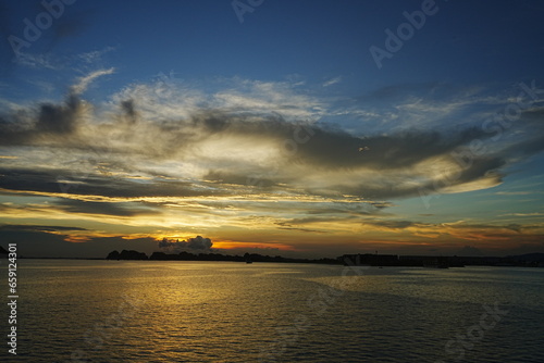 Sunset View of Ha Long Bay in Hanoi, Vietnam - ベトナム ハノイ ハロン湾 夕日