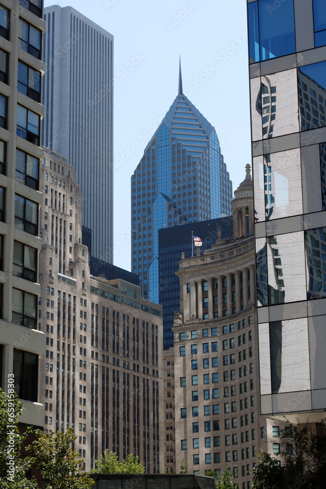 Skyscrapers in the downtown of Chicago, Illinois Skyscrapers in the downtown of Chicago, Illinois