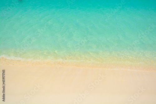 Fototapeta Naklejka Na Ścianę i Meble -  Beautiful Caribbean sea - white sand and blue water. 