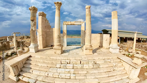 Fotografi temple A of ancient Laodicea on the Lycus archaeological site of Laodicea in Turkey