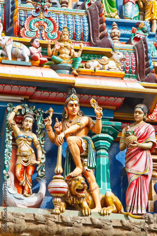 Fototapeta premium Gopuram (tower) of Hindu temple Kapaleeshwarar., Chennai, Tamil Nadu, India