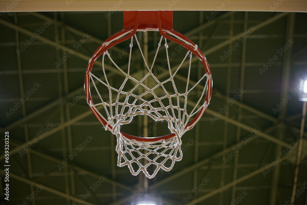 体育館のバスケットゴールネットのアップ写真