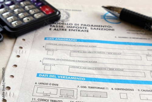Compilazione moduli, tasse in Italia, pagamento unificato. photo