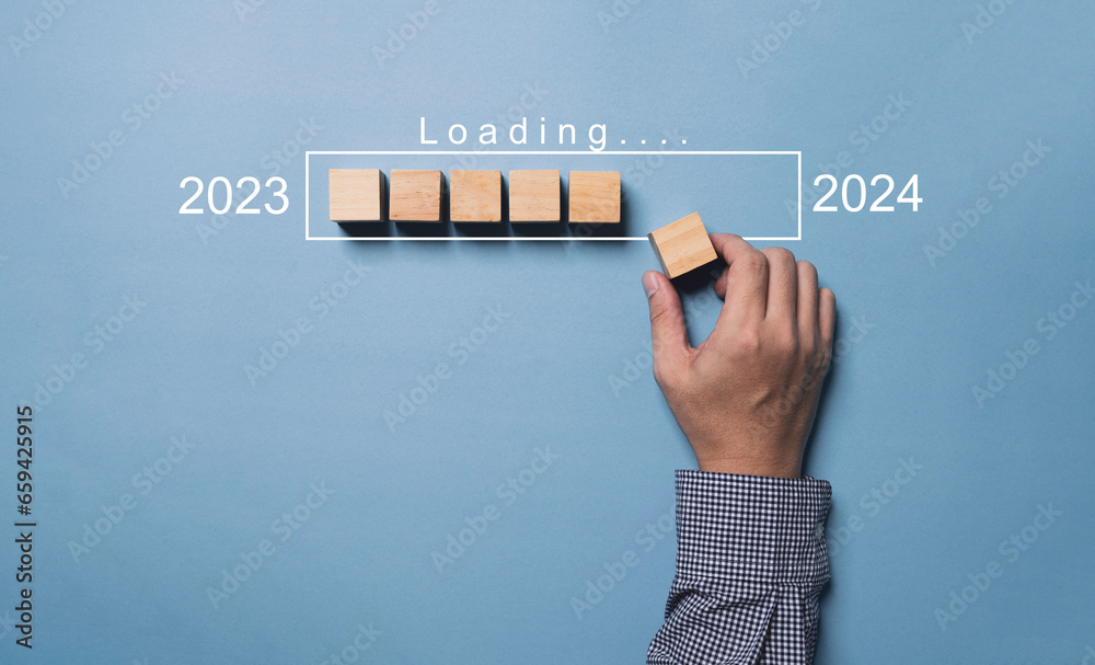 Φωτογραφία Businessman hand assemble wooden block cube for assemble download technology bar to countdown from 2023 to 2024 year , Preparation happy new year and merry Christmas concept
