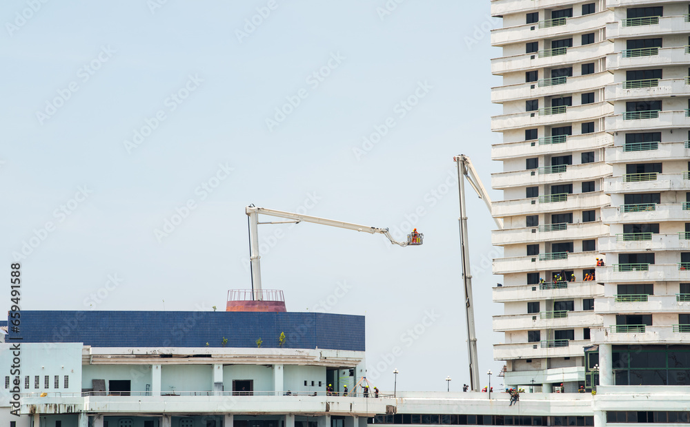 Obraz premium Firefighting and rescue drills for high-rise buildings