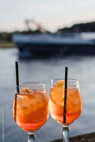 Aperol Spritz Sundowner am Fluß