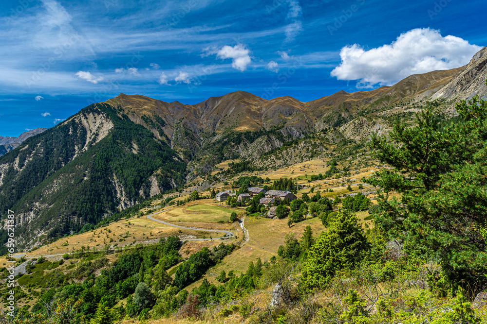 Da Saint Ours alla Tête de Viraysse, per ammirare il forte ai piedi della Meyna
