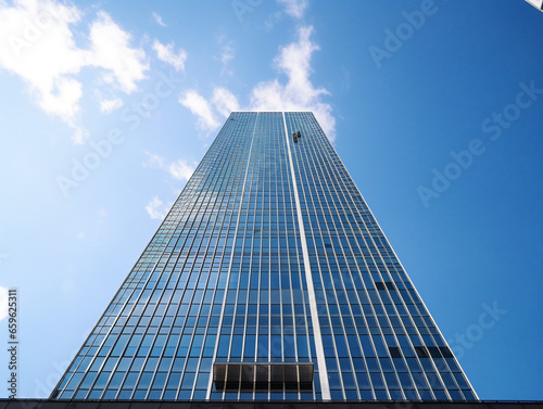 A majestic skyscraper stands tall, contrasting with a vibrant blue sky in v52 styl 00041 01 rl.