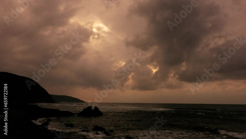 夕暮れの美しい光の色, 夕焼け, 空, 雲, 自然, 風景, 光, 海, 美しい, 色, 地平線