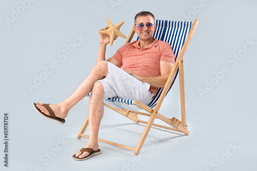 Mature man with starfish re...