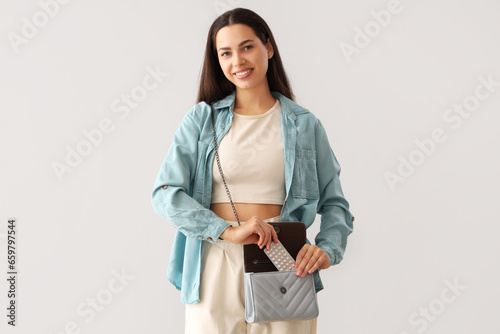 Young woman with contracept...