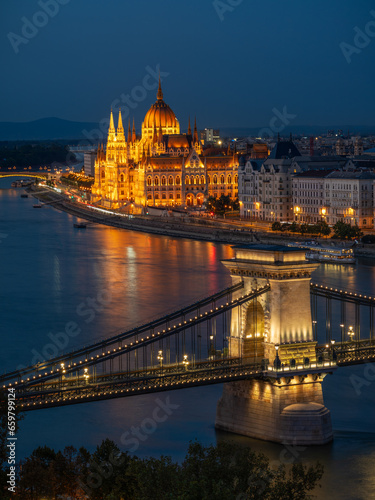 bridge and parliamant - Br  cke und Parlament