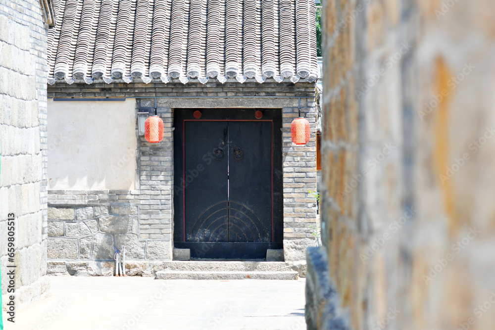 Photo of the door of a traditional Chinese building