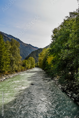 Längenfeld, Ötztaler Ache, Fluss, Uferweg, Ötztal, Wanderweg, Tal, Tirol, Berge, Wald, Landwirtschaft, Sölden, Herbst, Spätsommer, Österreich