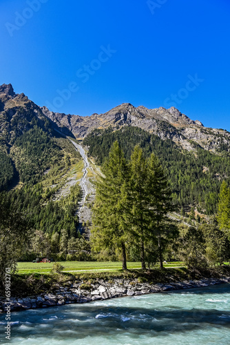 Längenfeld, Ötztaler Ache, Fluss, Uferweg, Ötztal, Wanderweg, Tal, Tirol, Berge, Wald, Landwirtschaft, Sölden, Herbst, Spätsommer, Österreich photo