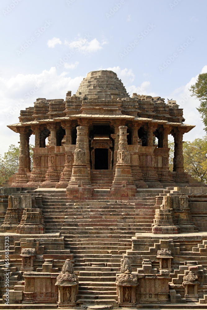 Sabha mandap, carved pillars and celings. Sun Temple, Modhera, Gujarat, India.