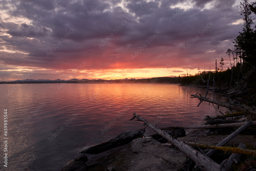 Fototapeta premium Sunrise in Yellowstone lake in September 