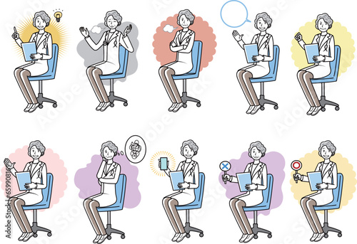 診察する女性医師のイラストセット