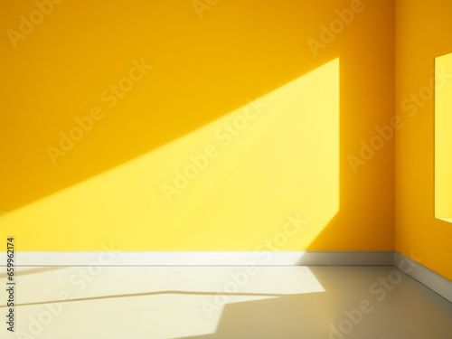 Immagine di sfondo di uno spazio vuoto in toni del giallo con un gioco di luci e ombre sulla parete e sul pavimento per lavori di progettazione o creativi photo