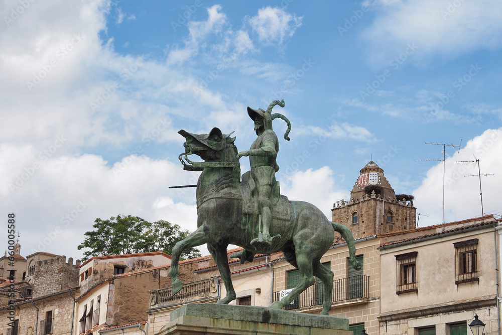 Obraz premium equestrian statue of francisco pizarro in the town of trujillo