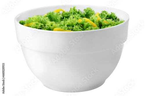 tigela branca com salada de alface com pedaços de manga isolado em fundo transparente