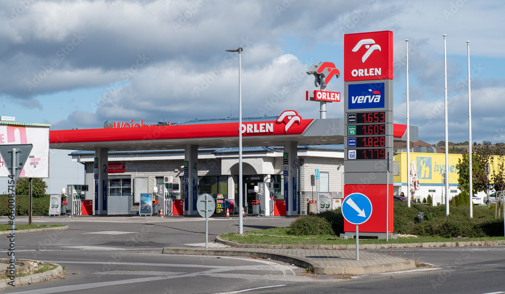 Foto de Zvolen, Slovakia October, 8, 2023 Orlen petrol station