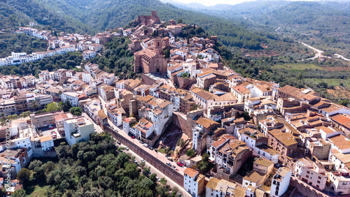 Obraz na płótnie Panorámica aérea de Vilafamés (Castellón), un precioso pueblo de montaña de la Comunidad Valenciana