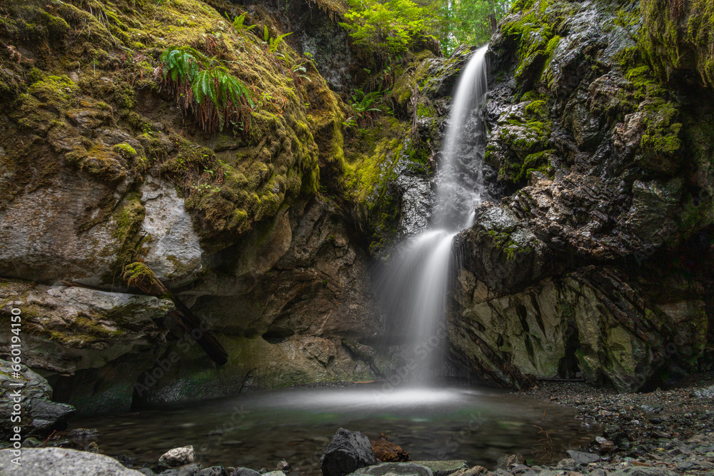 Fototapeta premium waterfall in the mountains