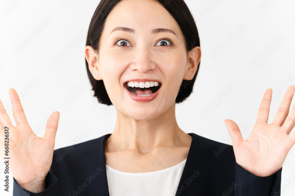 ビジネススーツを着ている若い女性 ビジネスイメージ ビジネススーツを着ている若い女性 ビジネスイメージ