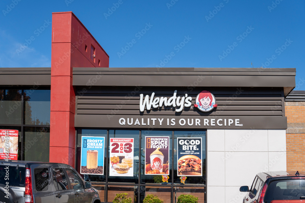 Lynnwood, WA, USA 1st October 2023. Wendy's fast food restaurant car