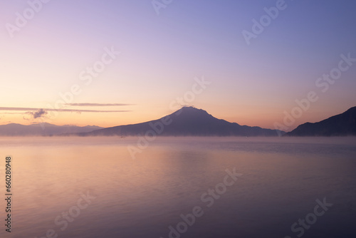 グラデーションが美しい早朝の桜島 photo