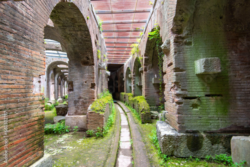 Tableau sur toile Amphitheatre of Capua in Santa Maria Capua Vetere - Italy