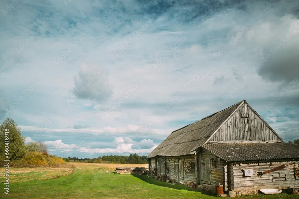 5k Timelapse Summer Colorful Dramatic Sky With Cumulus Clouds Above Old Village Building. Beautiful Rural Landscape. Concept Of Downshifting Lifestyle. Time Lapse, Time-lapse. Clouds Above Barn.