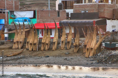 Reise durch Südamerika. An der Küste von Peru in Huanchaco. photo