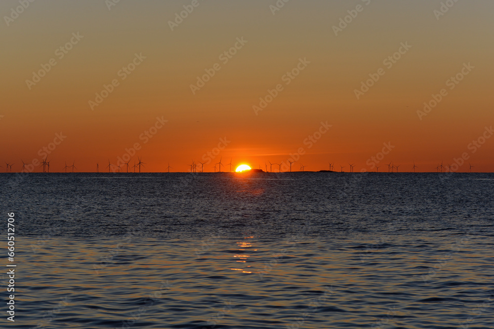 coucher de soleil, Eolienne en mer, Pornichet, 44, Loire Atlantique , France