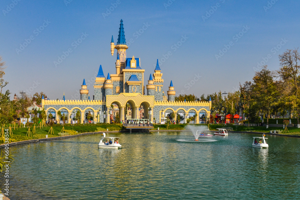 Obraz premium fairytale castle and boats on the lake in National Park of Uzbekistan named after Alisher Navoi in Tashkent