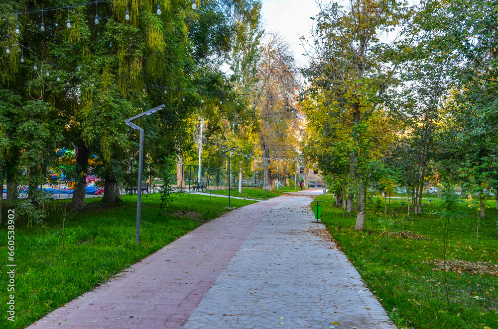 Fototapeta premium walkway in Bobur park (Tashkent, Uzbekistan)