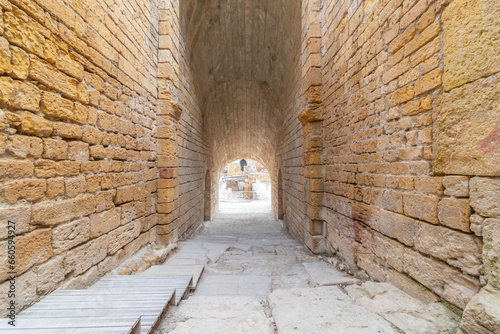 Entrée de l'amphithéâtre Romain de la ville de Tarragone au sud de La Catalogne en Espagne. 
