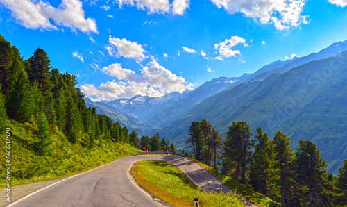 Fototapeta Naklejka Na Ścianę i Meble -  Ötztalstraße nahe Timmelsjoch in Tirol, Österreich