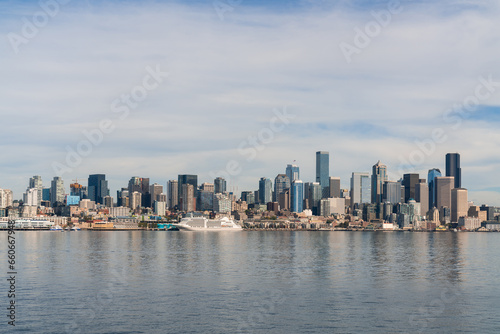 Waterfront Seattle skyline with Great wheel view. Skyscrapers of financial downtown at day time, Washington, USA. A vibrant business neighborhood © VideoFlow
