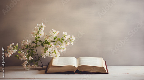 Bíblia Sagrada, cruz e flores sobre fundo claro com espaço para texto photo