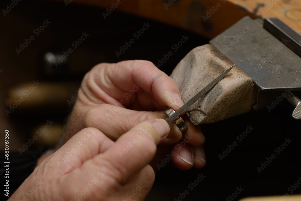 Fototapeta premium resizing the ring