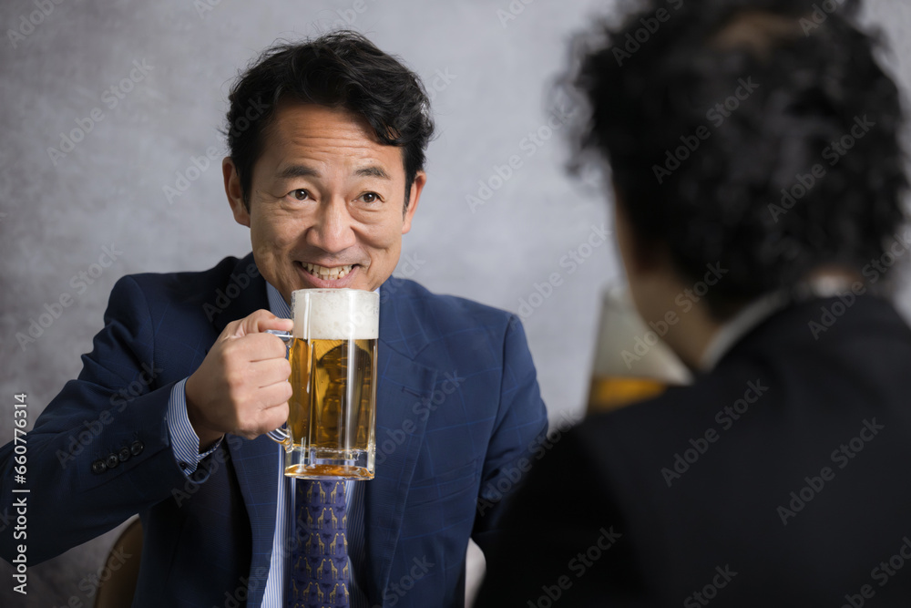 Businessmen toasting with draft beer Businessmen toasting with draft beer
