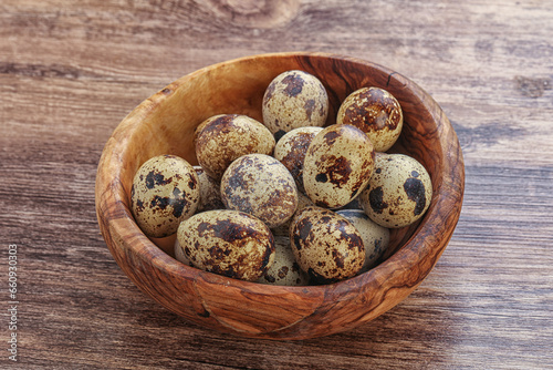 Raw quail eggs heap in the bowl