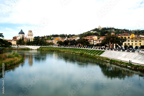 Río Adige a su paso por Verona, Italia photo