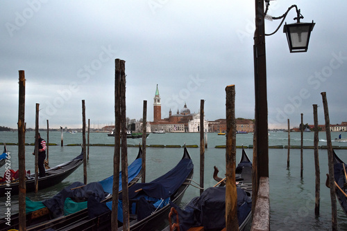 Gondolas en el Gran Canal de Venezia