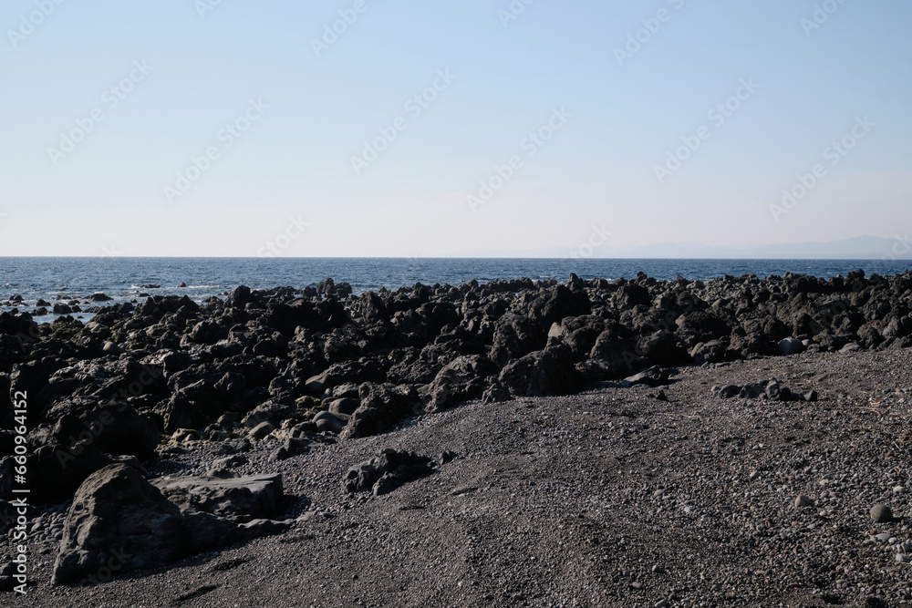 美しい玄武岩溶岩の海岸