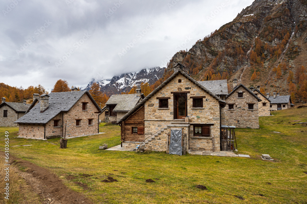 borgo di Crampiolo in autunno - Alpe Devero borgo di Crampiolo in autunno - Alpe Devero