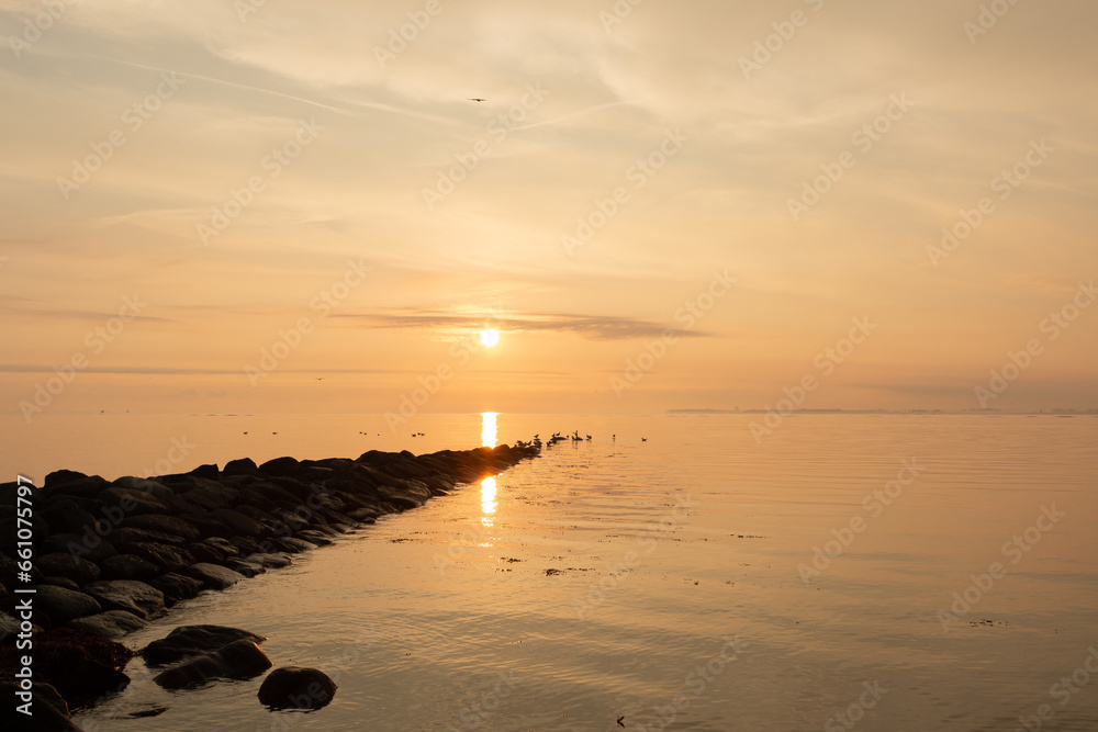 Obraz premium Scenic sea scene as sympathy message and condolences card concept. 