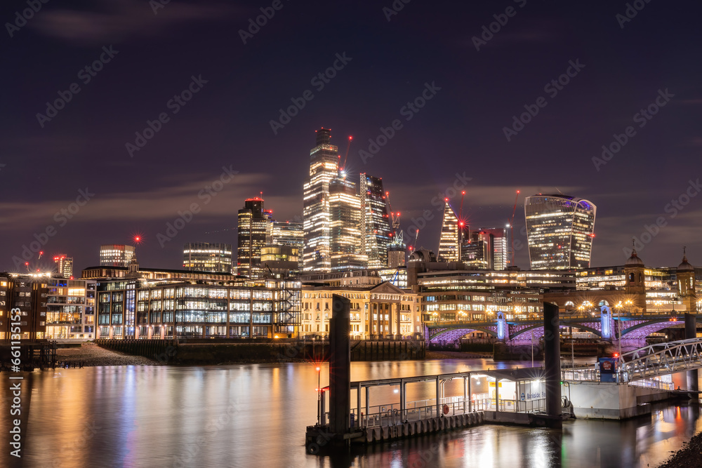 Naklejka premium By the river Thames in London at night